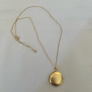 New 18” Goldtone Locket Necklace